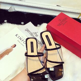 dép xỏ ngón đá