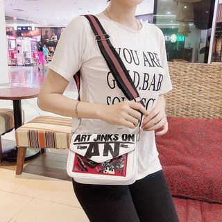 tui đeo họa tiết