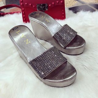 dép đế xuồng s