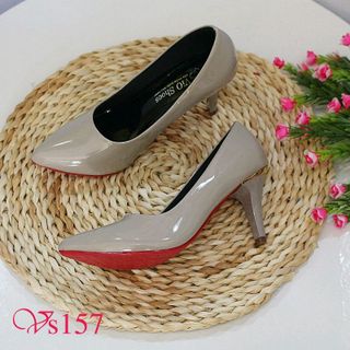 Giày gót nhọn viền đồng