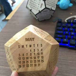 lịch gỗ 12 mặt ngũ giác
