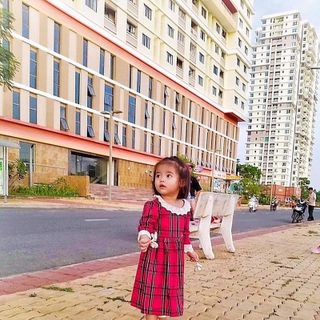 Đầm noel đỏ bé gái kiểu xòe nhẹ họa tiết caro HIKARI-13