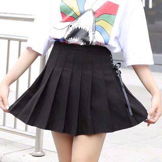 chân váy xếp ly có khoen phối dây