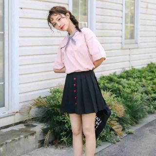 chân váy xếp ly phối nút