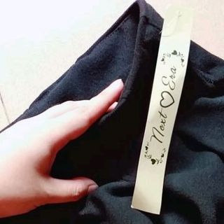 chân váy phối dây xích