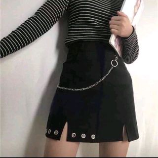 chân váy phối dây xích