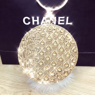 ví du tiệc siêu sang có quai cầm tròn