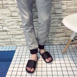 dép quai ngang đen trắng