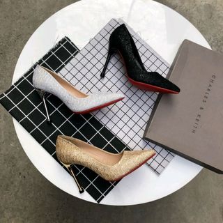 Giày bít kim tuyến đế đỏ gót đũa 9p