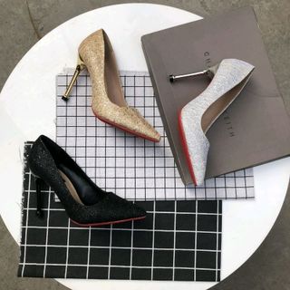 Giày bít kim tuyến đế đỏ gót đũa 9p