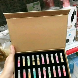 Nước hoa test 20 chai dạng chấm hộp vàng sang chảnh làm quà tặng rất ý nghĩa