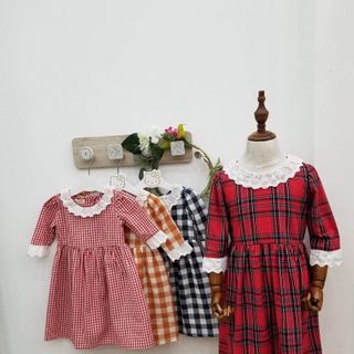 Đầm sọc caro đỏ phối ren trắng xòe nhẹ nhún eo HIKARI-19