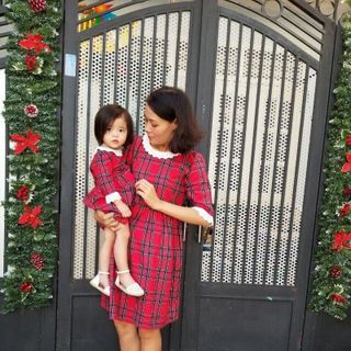 Đầm sọc caro đỏ phối ren trắng xòe nhẹ nhún eo HIKARI-19