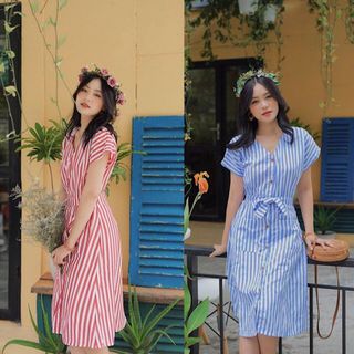 Mã đầm sọc nút 2 tui cổ V sâu nhẹ nhàng