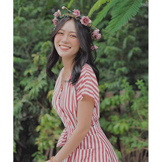 Mã đầm sọc nút 2 tui cổ V sâu nhẹ nhàng