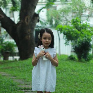 Đầm chân ren kiểu