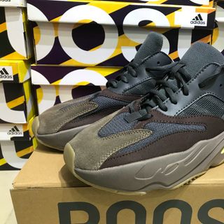 Giày thể thao nam nữ yeeze 700