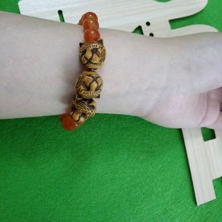 chuỗi đeo tay phong thủy giá sỉ 15k 1 chuỗi mẫu y hình vì hình tự chụp