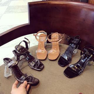 giày sandal gót vuông trong hang
