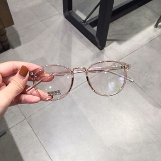 mắt kính gọng cận