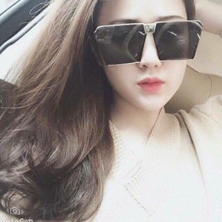 mắt kinh vuông sang chảnh