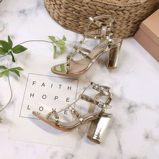 Giày sandal gót trụ 7p tán đinh phong cách thời trang 2019