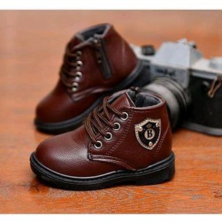 BOOT CHỮ B KHÓA CẠNH
