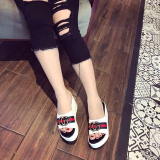 dép xung quai ngang
