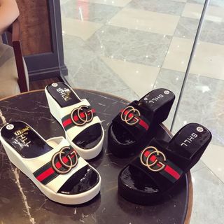 dép xung quai ngang