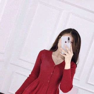 Đầm xòe len cổ V phối nút tay dài rực rỡ noel