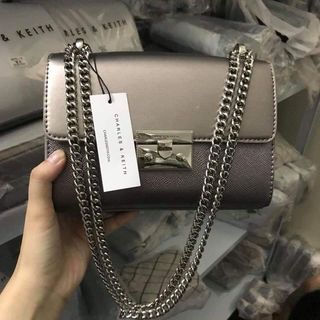 túi đeo chéo charles and keith