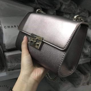 túi đeo chéo charles and keith