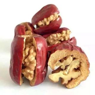 TÁO ĐỎ KẸP ÓC CHÓ
