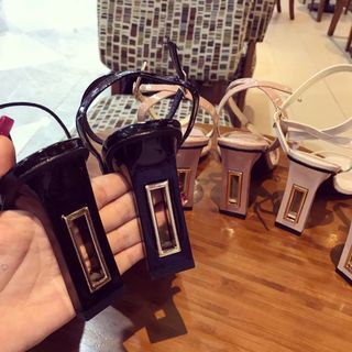 giày sanda gót cách điệu