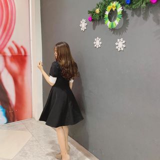 đầm xoè phối cổ trắng
