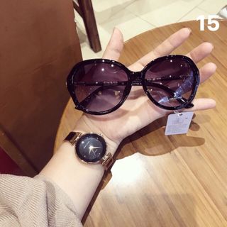 mắt kinh gọng tròn