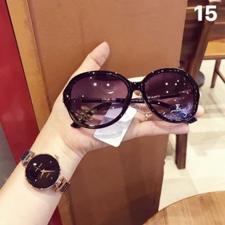 mắt kinh gọng tròn