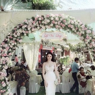 Đầm body 2 dây thêu ren