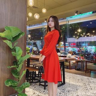 đầm xoè đỏ nút vai