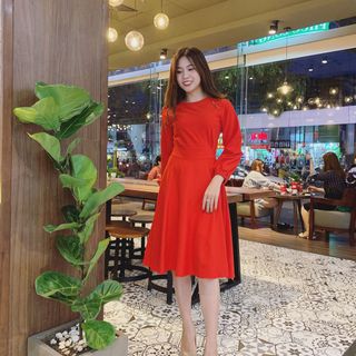 đầm xoè đỏ nút vai