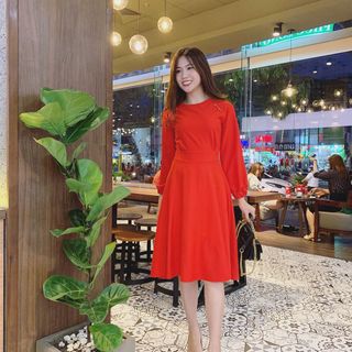 đầm xoè đỏ nút vai