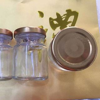 hủ thủy tinh đựng yến 70ml nắp xiết màu vàng đồng