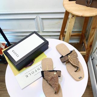 dép kẹp đá tam giác