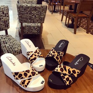 dép xuồng quai chéo beo