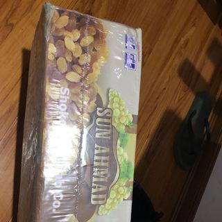nho khô iran vàng và nâu