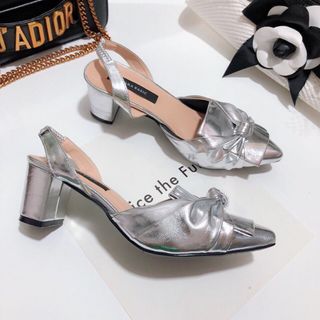 giày sandal bit mui hoa