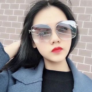 GC gọng vuông đính con ong