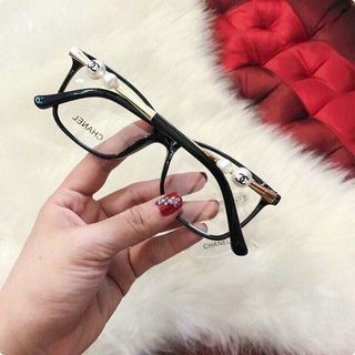 kính giả cận đính ngọc trai