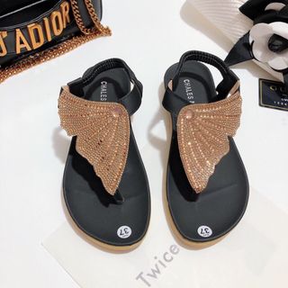 giày sandal đá