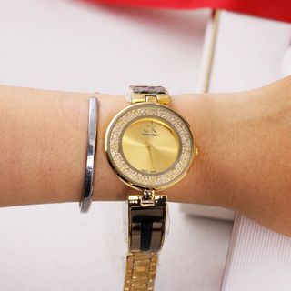 Ckk lắc mặ đá chạy